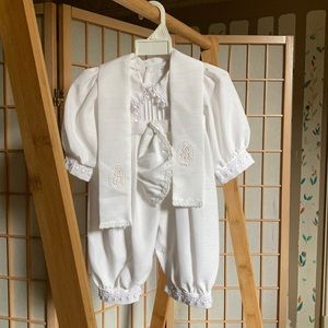 Baby bodysuit. In White. New. Unique. 0-3